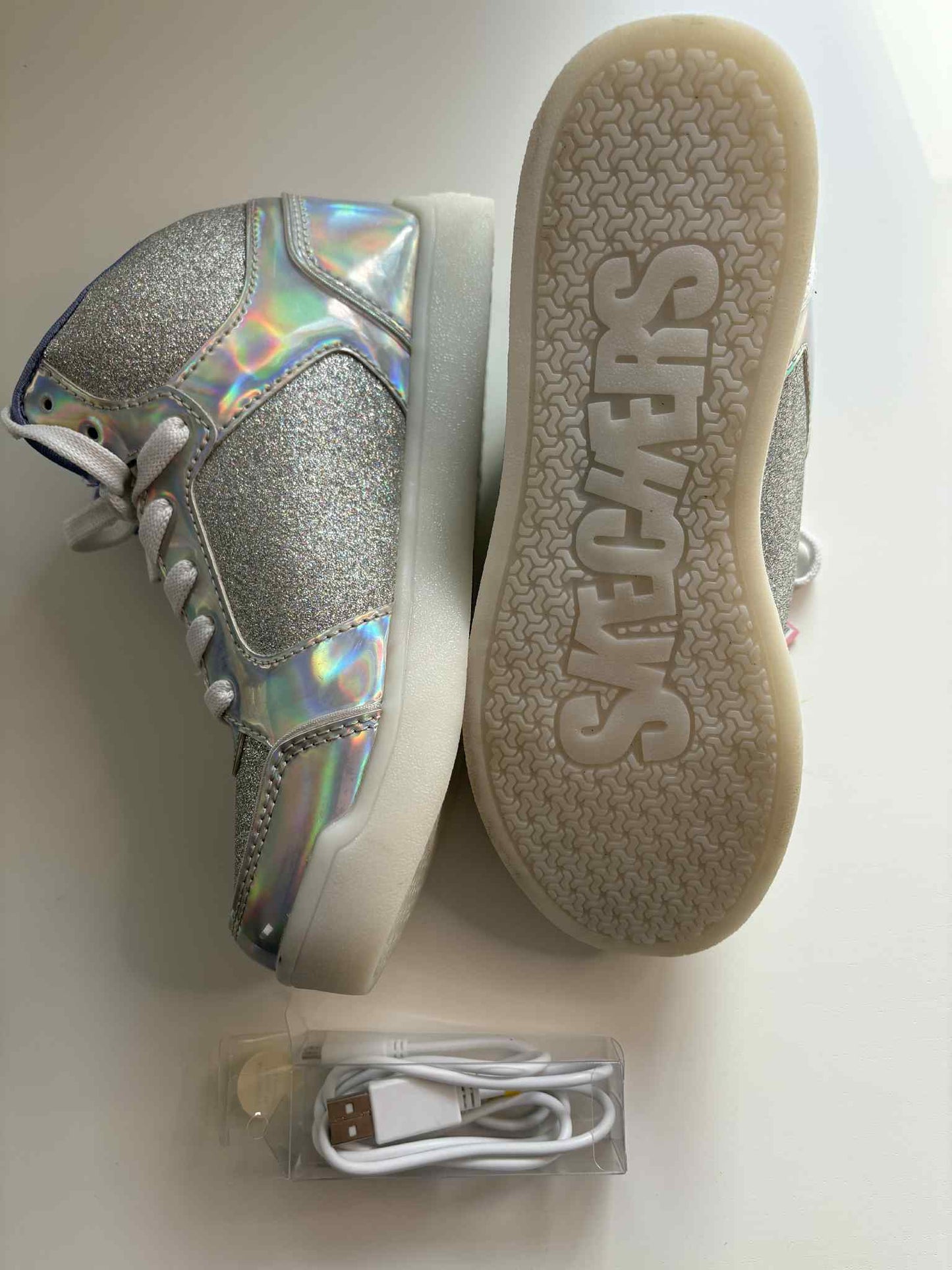 Sketchers NEW Size 3