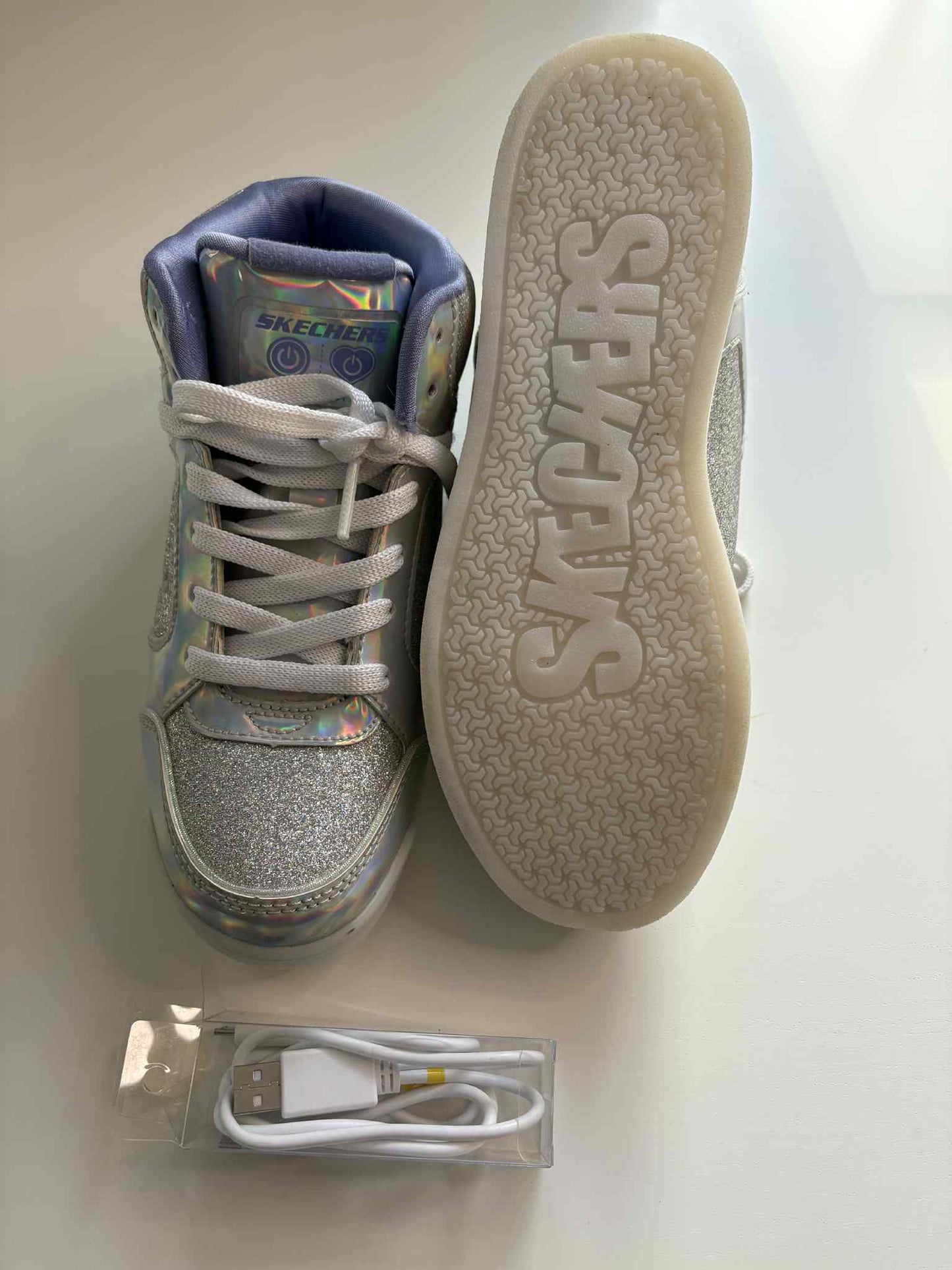 Sketchers NEW Size 3